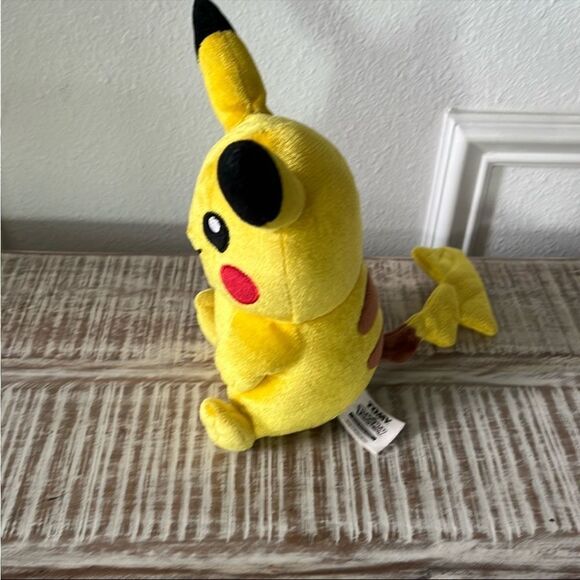 POKÉMON Tomy Yellow Pikachu Plush Toy - Picture 4 of 6